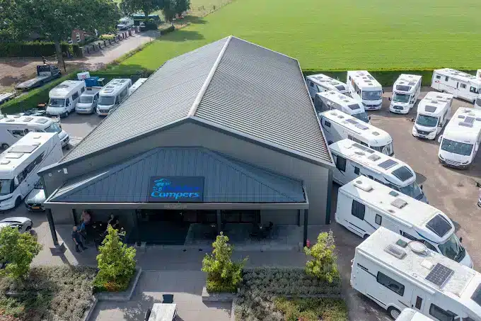 Bakker Campers showterrein