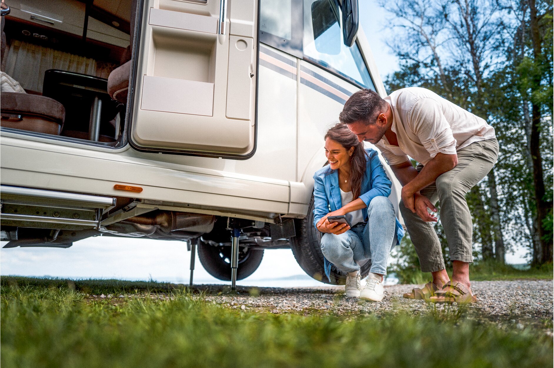 E&P levelsysteem onder camper - hydraulisch waterpas zetten