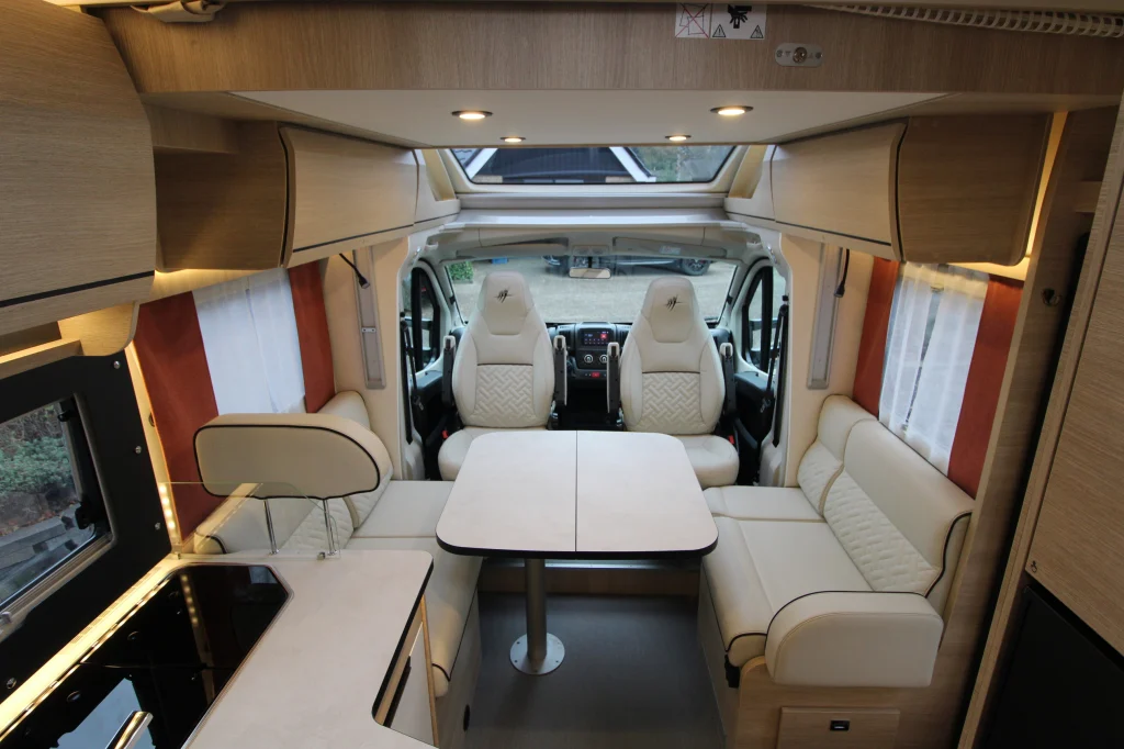 Indeling binnenkant Rapido 696F camper